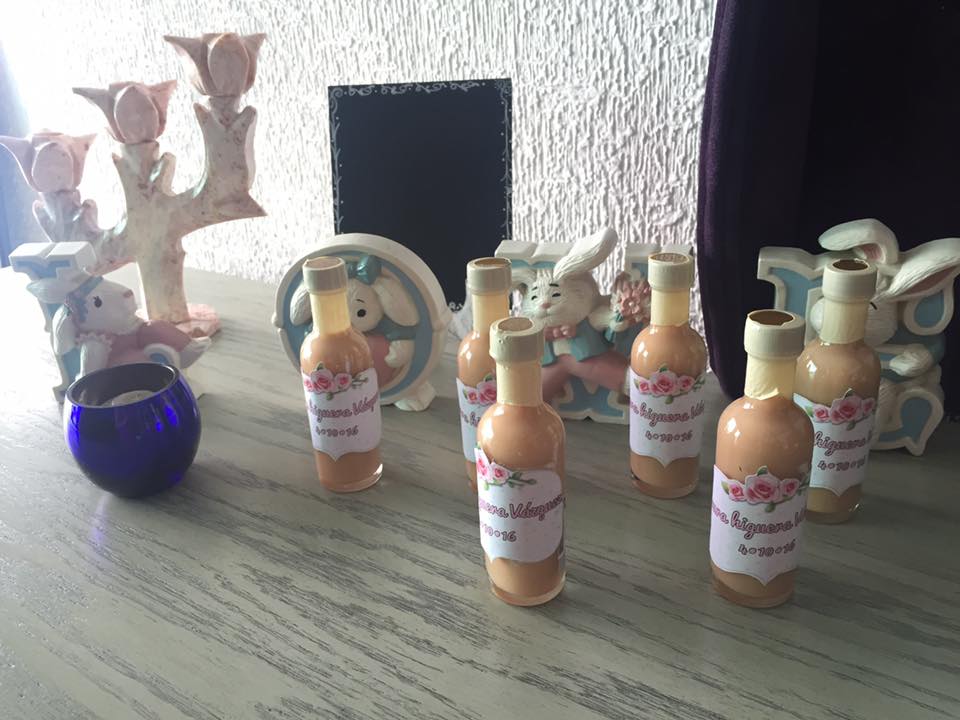 Fotografía de mini botellitas de tequila,mezcal y rompepe a de Ideas para regalar - 10994 