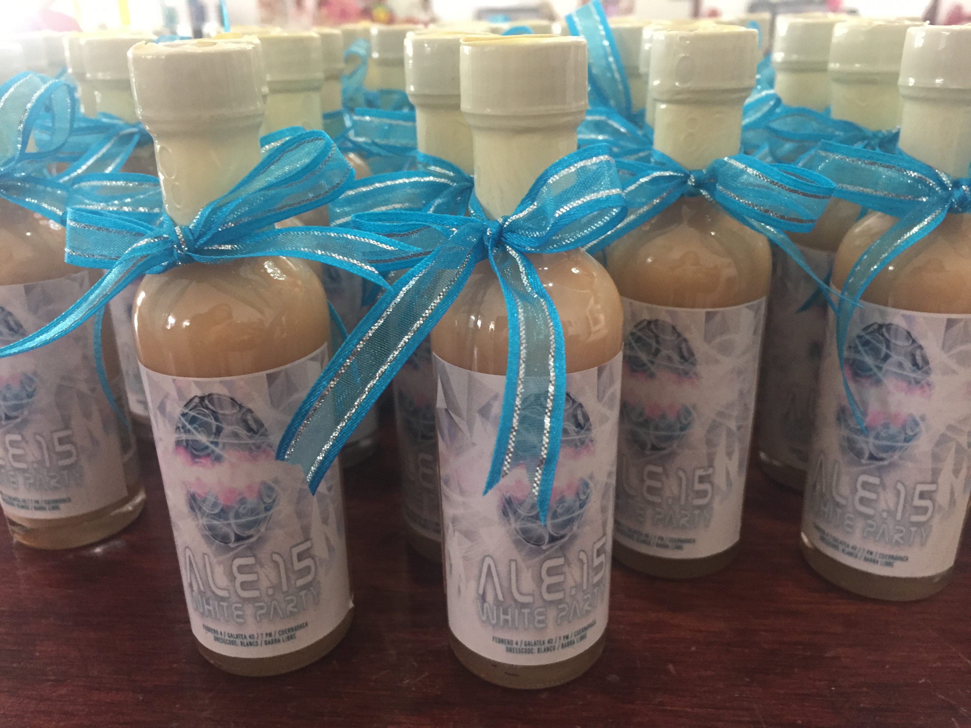 Fotografía de mini botellitas de tequila,mezcal y rompepe a de Ideas para regalar - 10995 