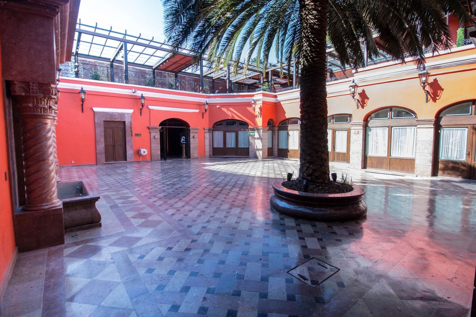 Fotografía de Plaza Mayor de Hacienda Las Campanas - 14009 