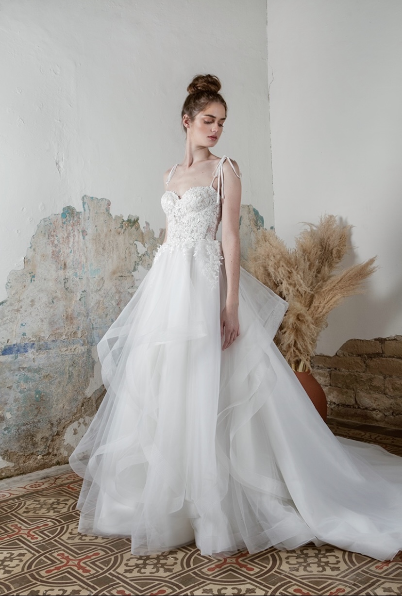 Fotografía de Vestidos de colección de Adriana Madrid Bridal - 31393 