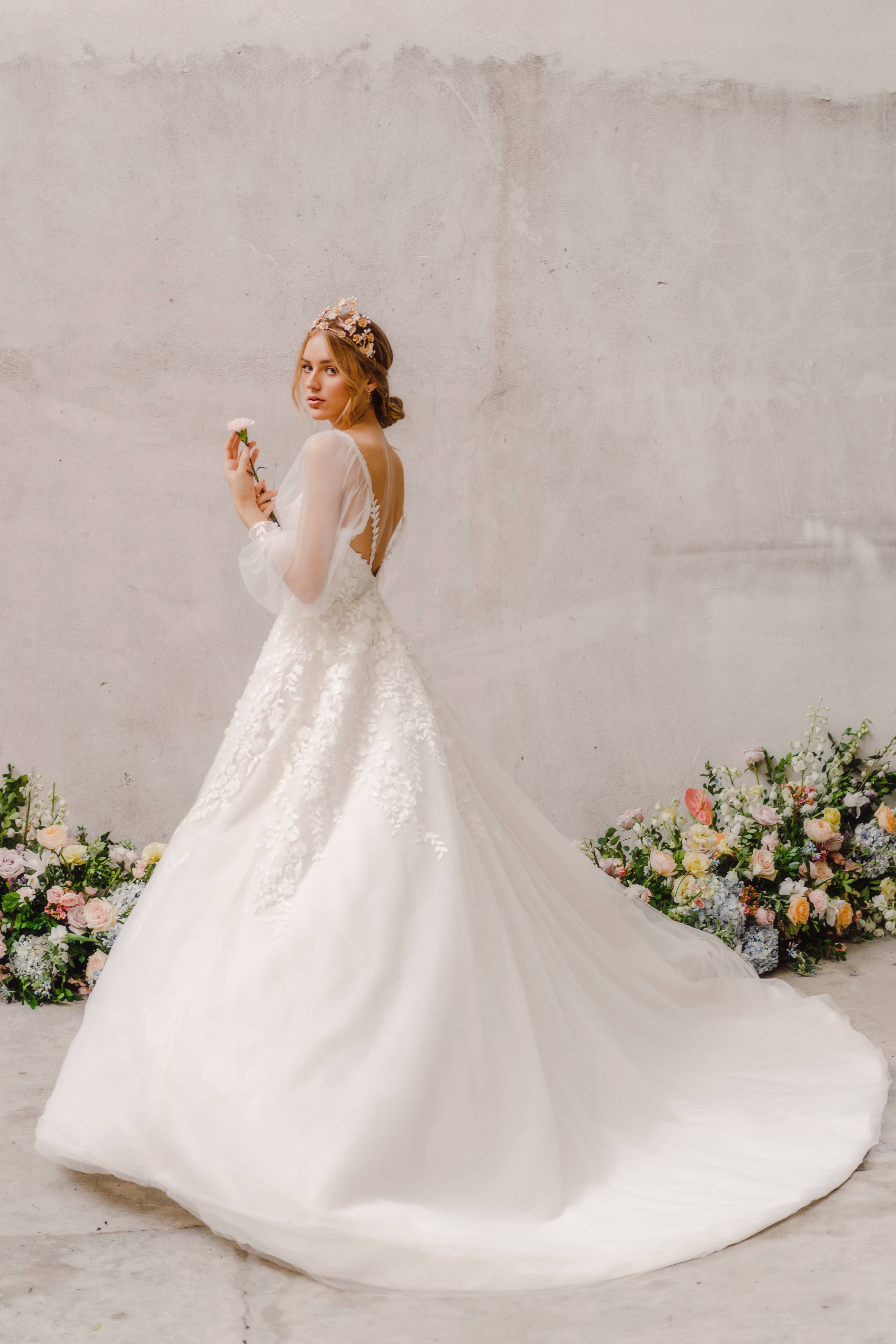 Fotografía de Vestidos de colección de Adriana Madrid Bridal - 33240 