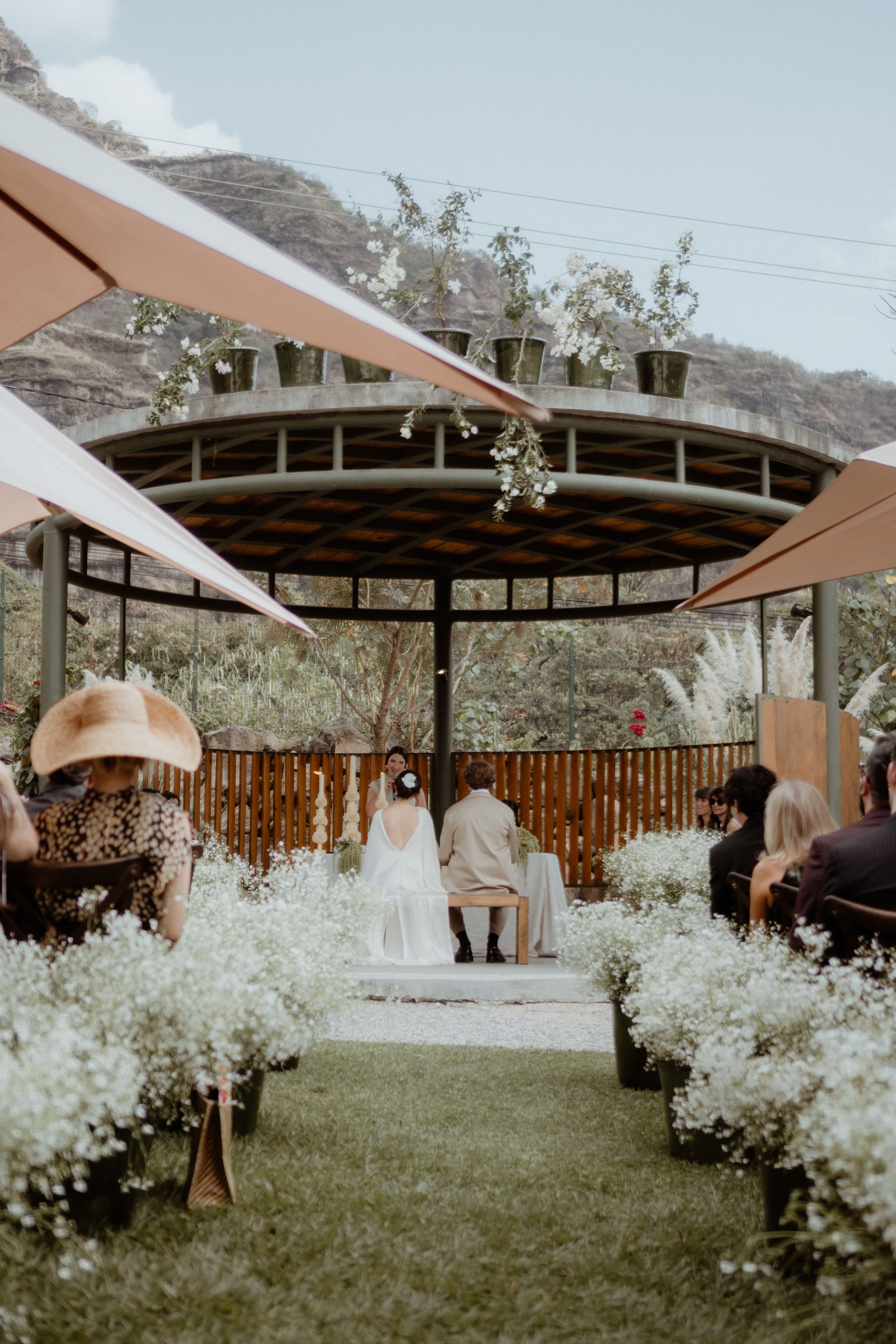 Fotografía de INÉS & PHILLIP. Una calida boda en Casa Chave de Ht Planner - 48124 