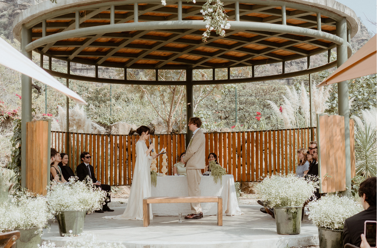 Fotografía de INÉS & PHILLIP. Una calida boda en Casa Chave de Ht Planner - 48127 