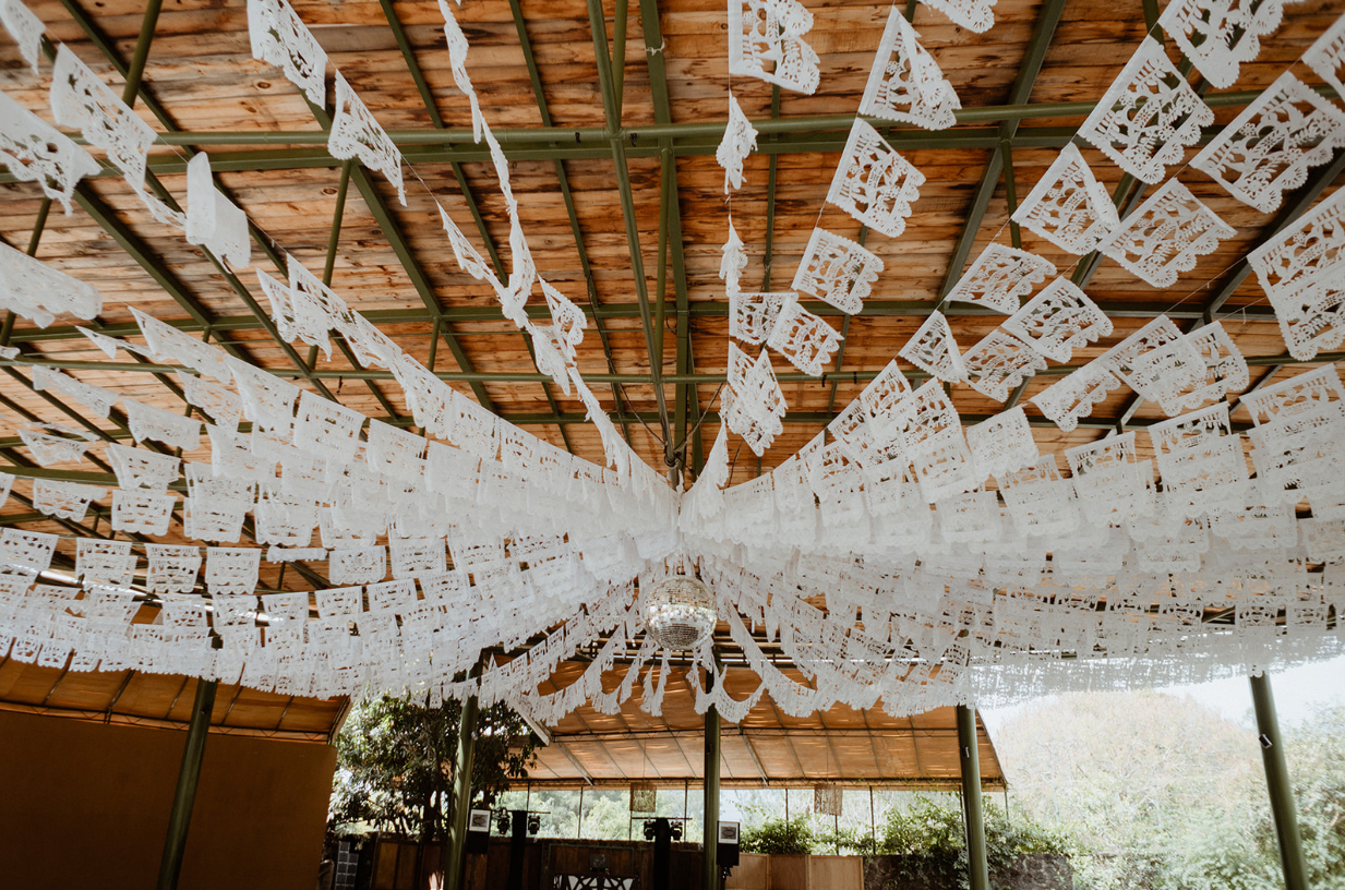 Fotografía de INÉS & PHILLIP. Una calida boda en Casa Chave de Ht Planner - 48130 