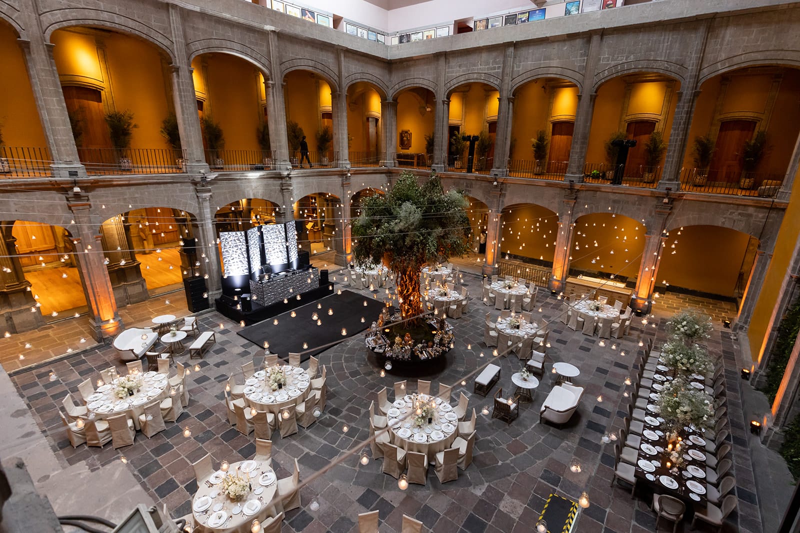 Fotografía de ETERNAL LOVE de Rent & Company - 48751 