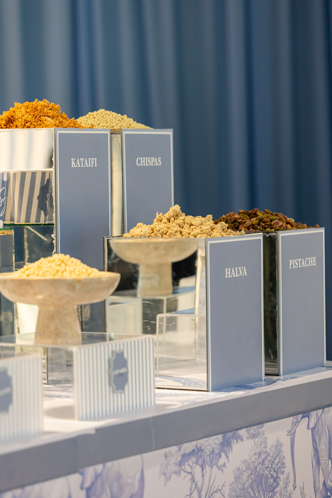 Fotografía de LAURELES de Postres bomb&oacute;n - 48946 