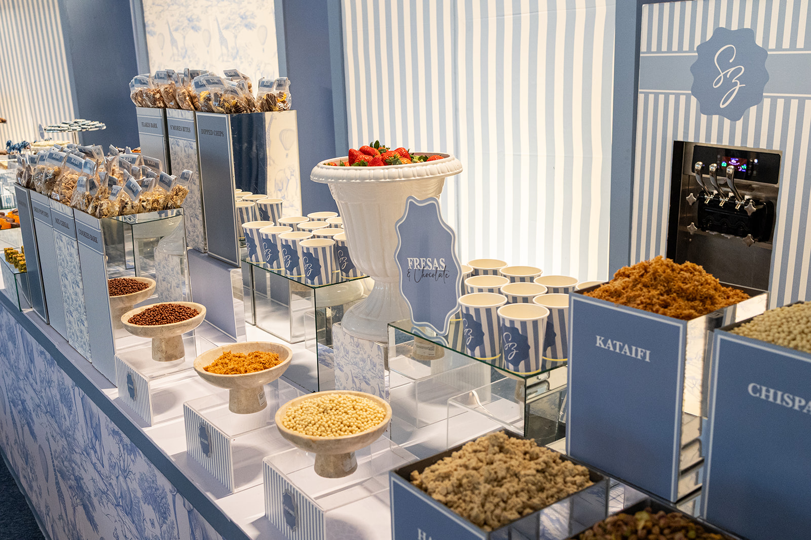 Fotografía de LAURELES de Postres bomb&oacute;n - 48950 