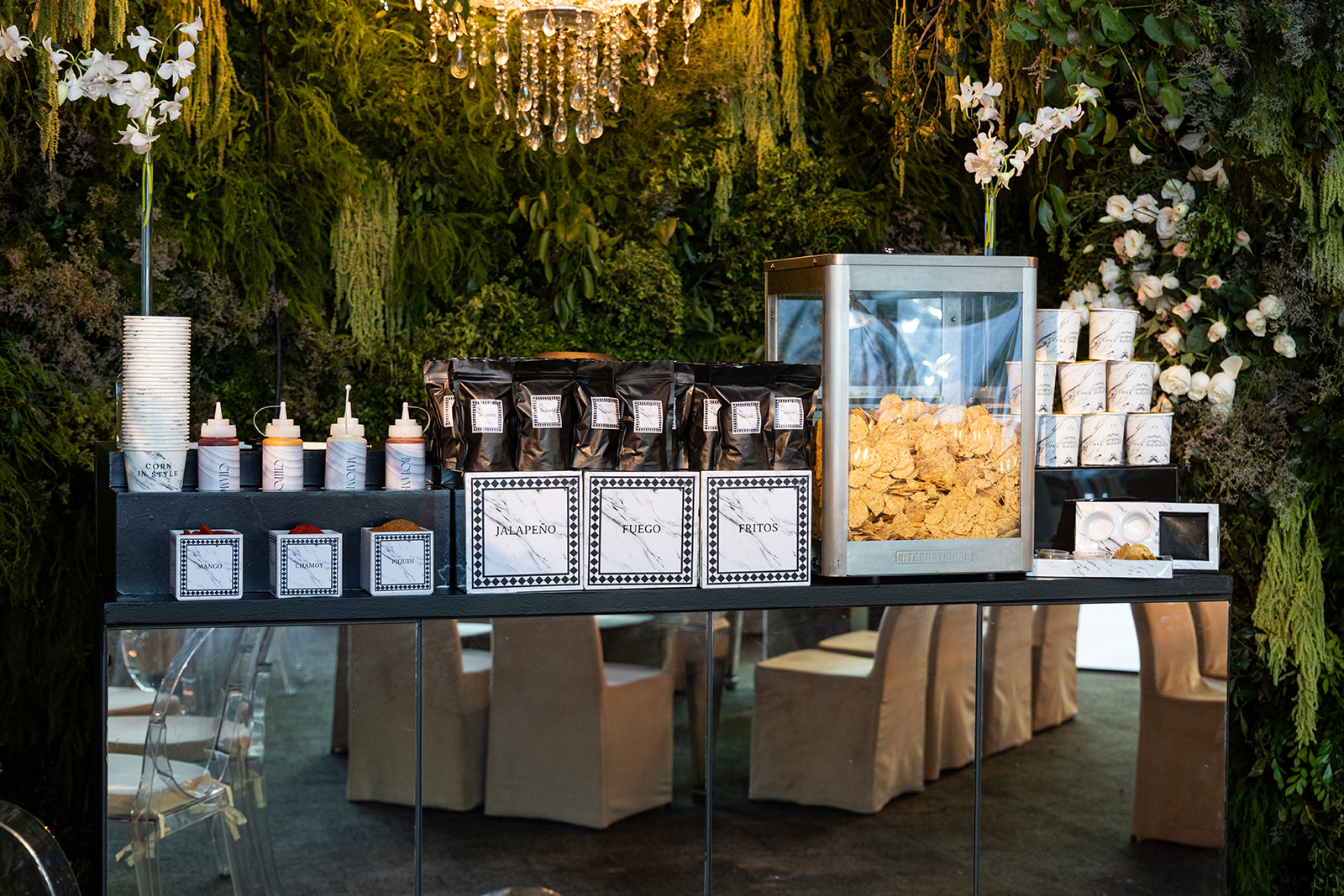 Fotografía de MAGUEN DAVID 2 de Postres bomb&oacute;n - 48980 