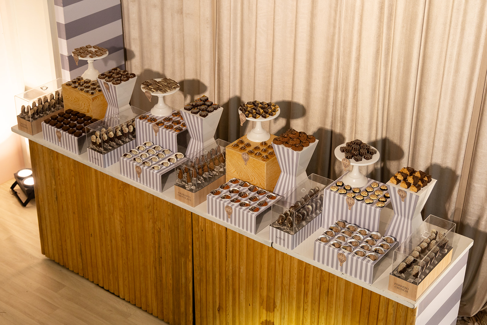 Fotografía de SHAR LE SIMJA 2 de Postres bomb&oacute;n - 49024 